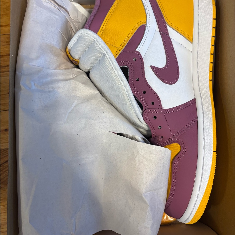 Multicolor High-Top Sneakers Jordan’s